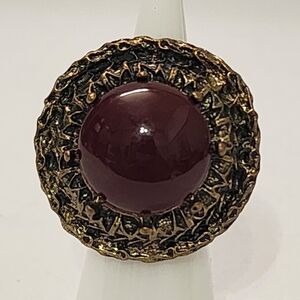 Vintage Inspired Cocktail Ring Maroon Cabochon Gold Tone Stretch Band 5–6
